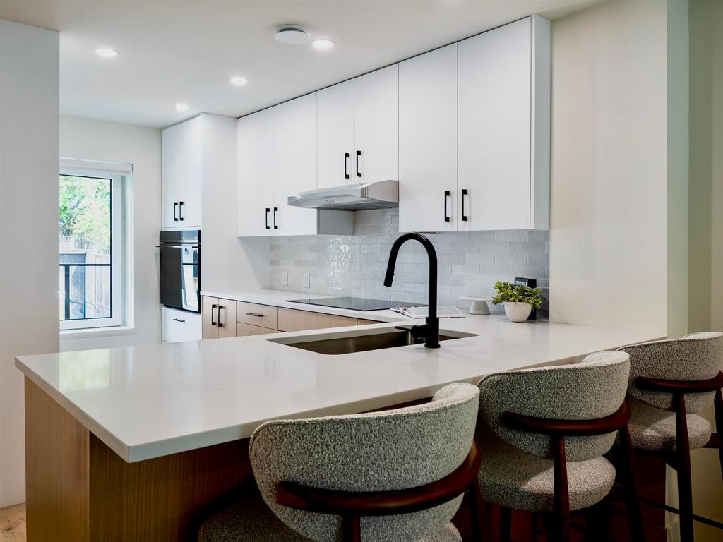 Listing Image for R3080395