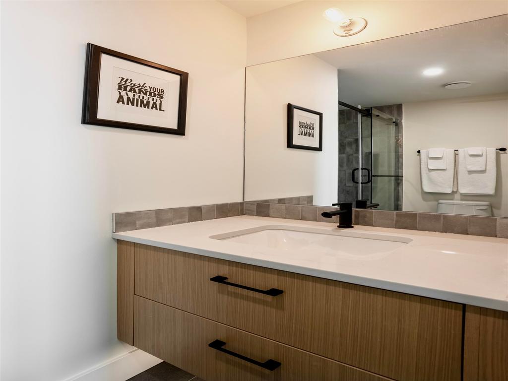 Listing Image for R3080395