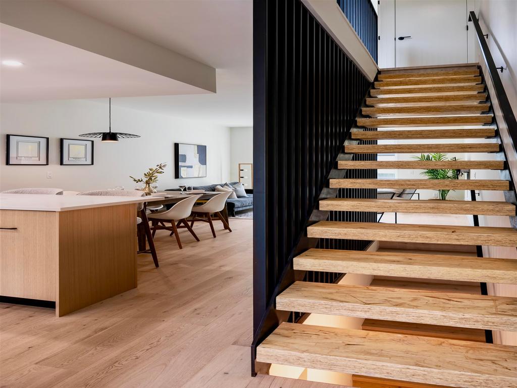 Listing Image for R3080395