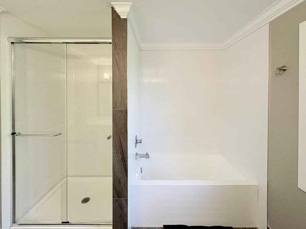 Listing Image for R3080396