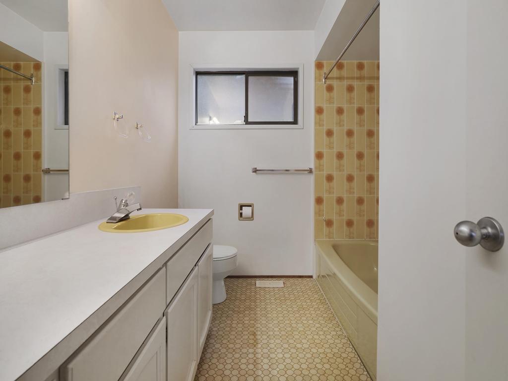 Listing Image for R3080397