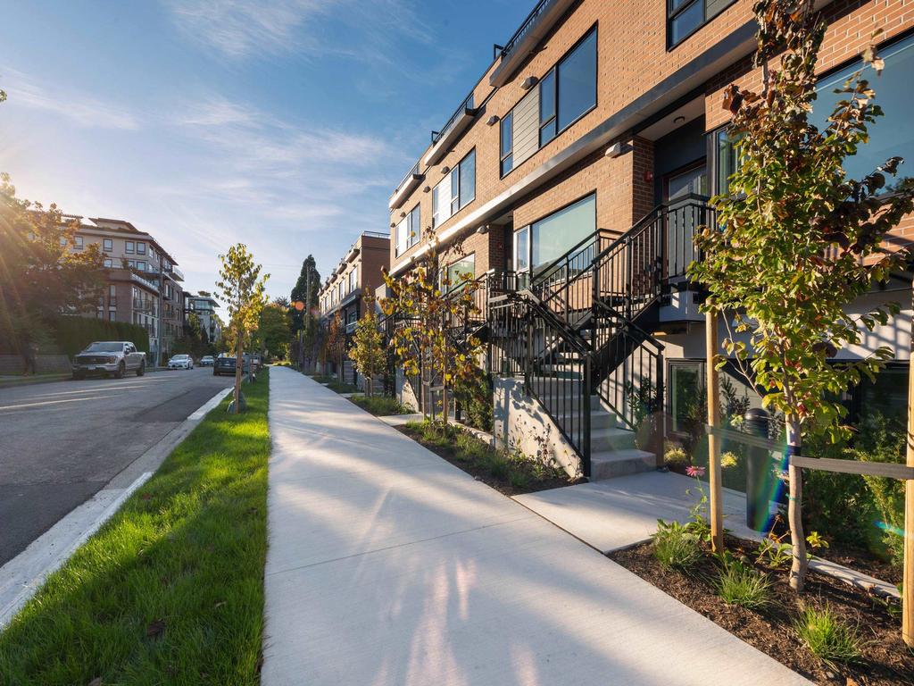 Listing Image for R3080399