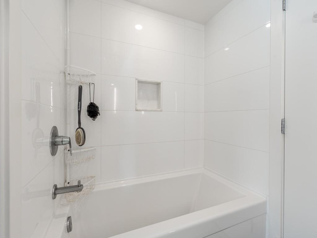 Listing Image for R3080419