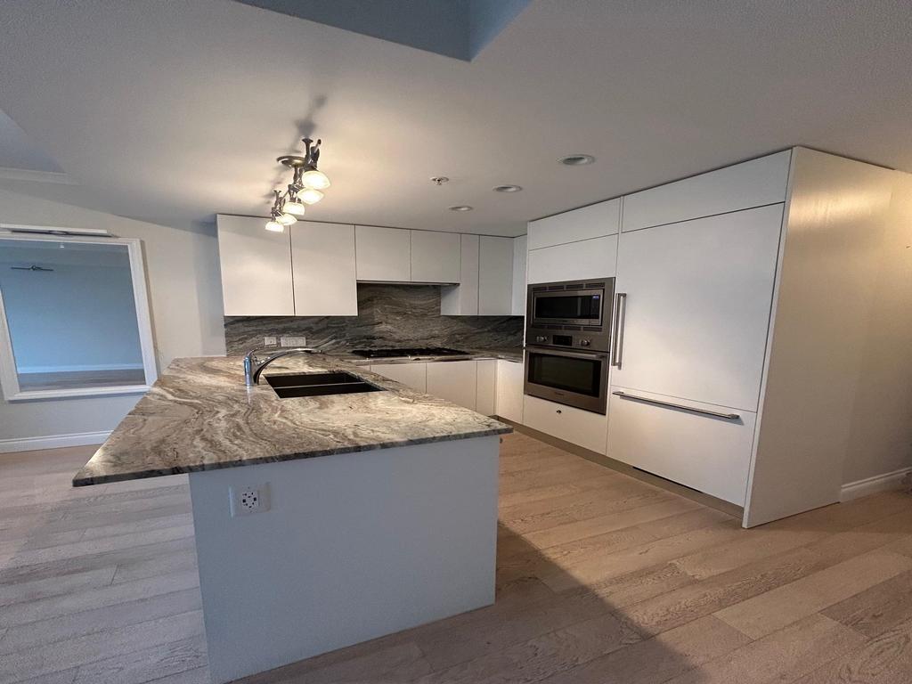 Listing Image for R3080430