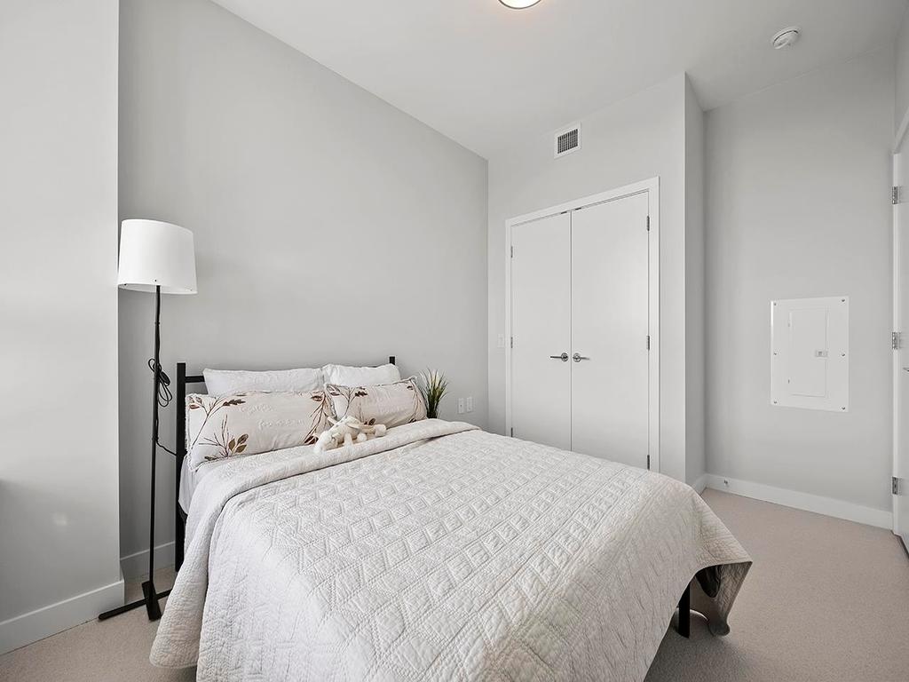 Listing Image for R3080432