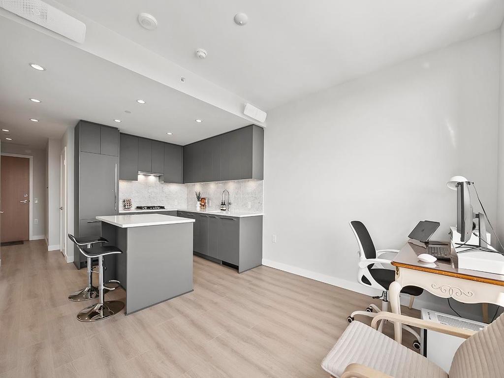 Listing Image for R3080432