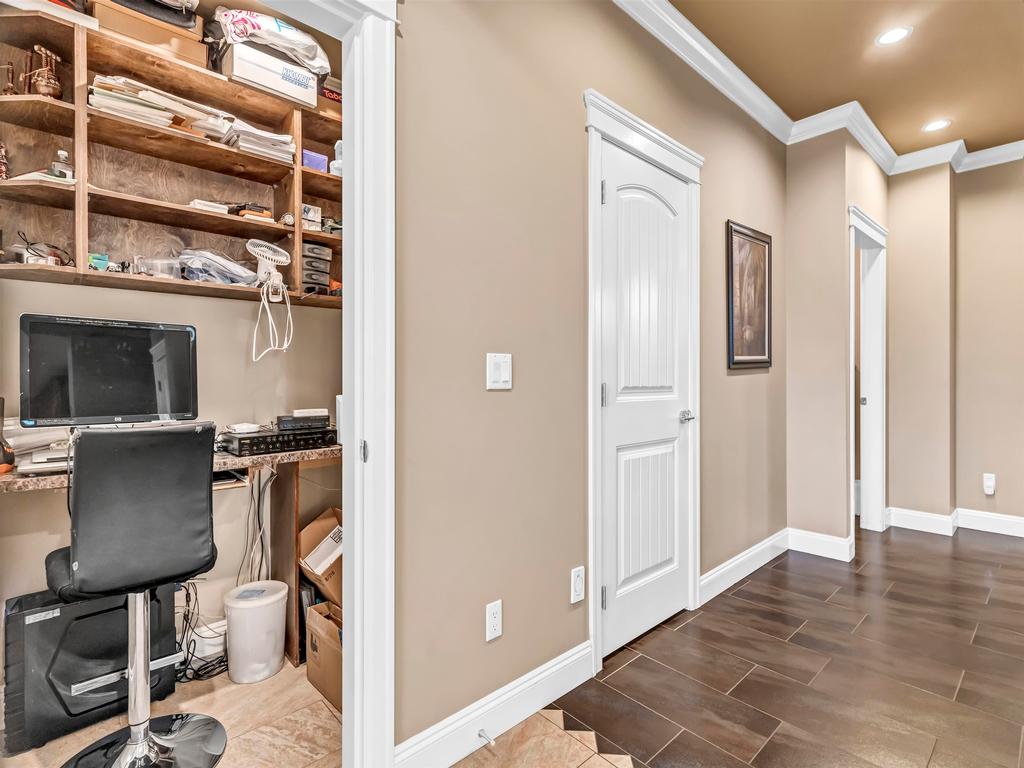 Listing Image for R3080481