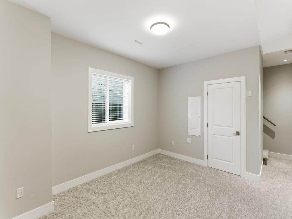 Listing Image for R3080493