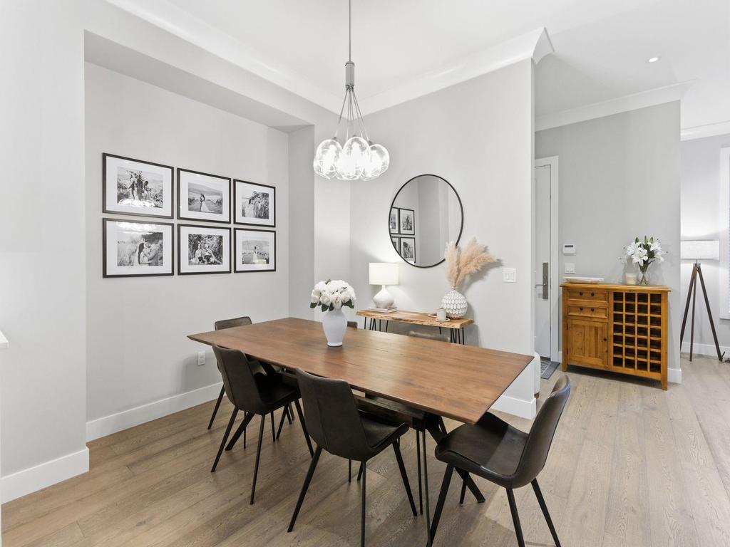 Listing Image for R3080493