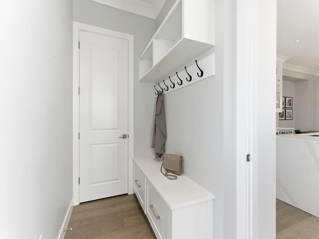 Listing Image for R3080493