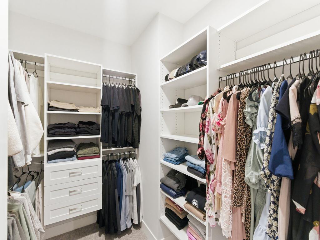 Listing Image for R3080493