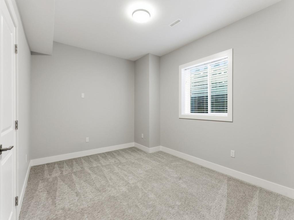 Listing Image for R3080493