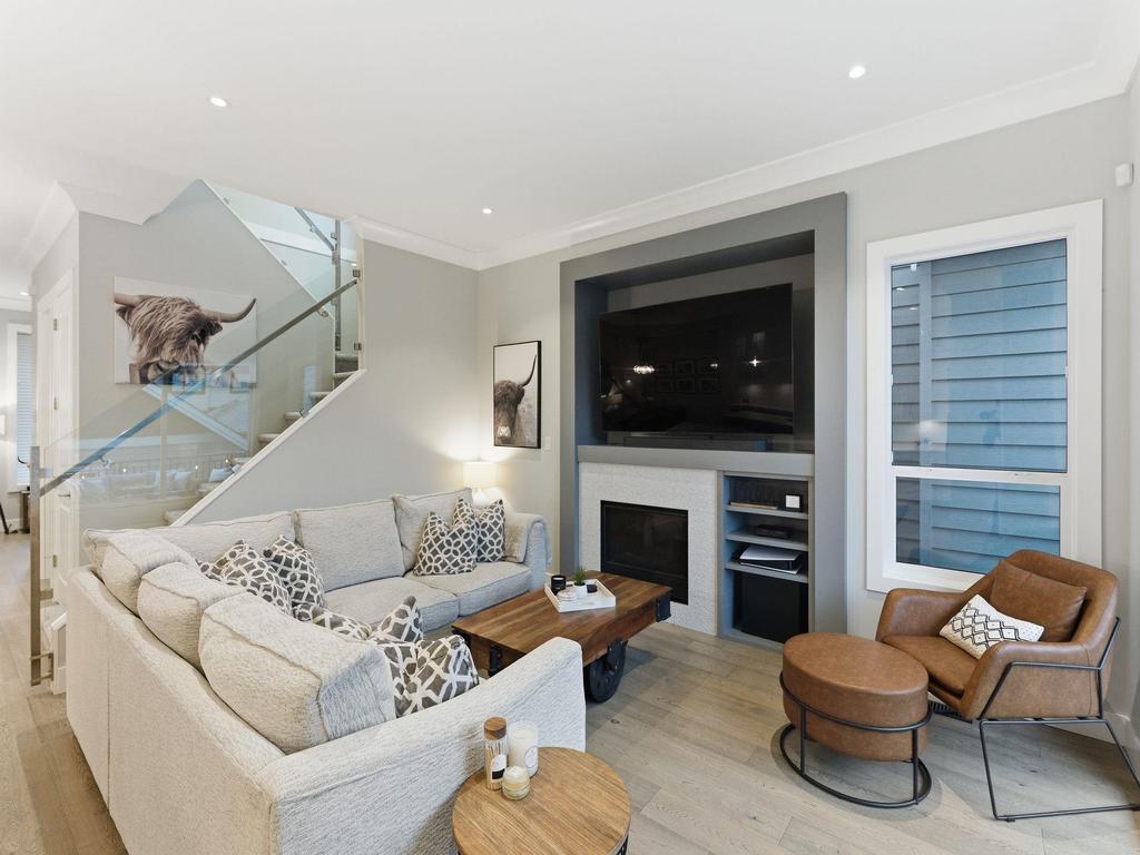 Listing Image for R3080493