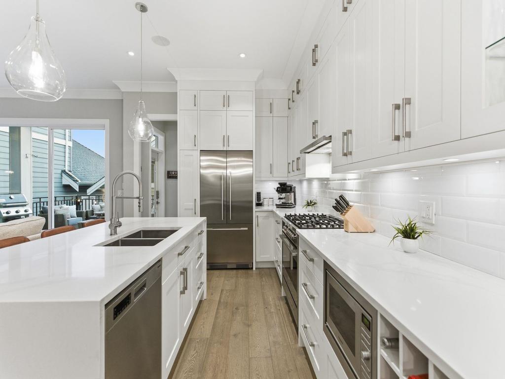 Listing Image for R3080493