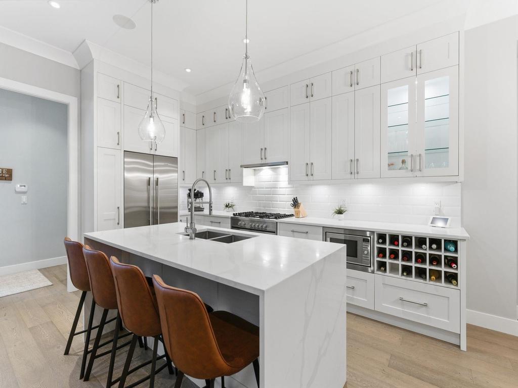 Listing Image for R3080493