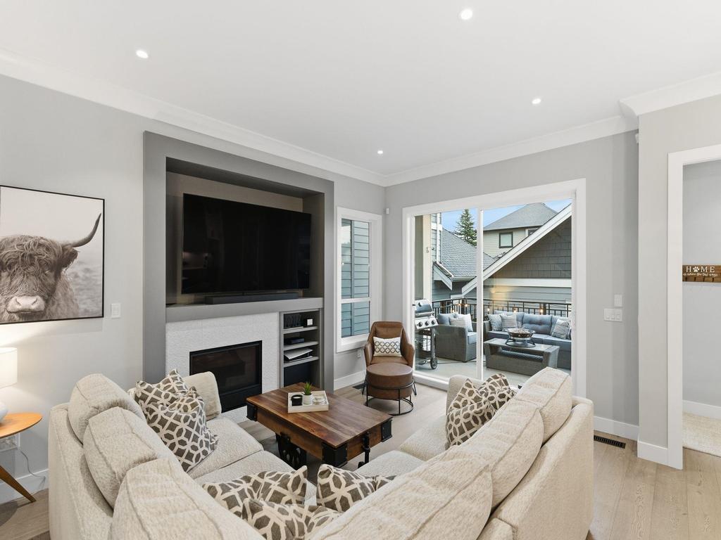 Listing Image for R3080493