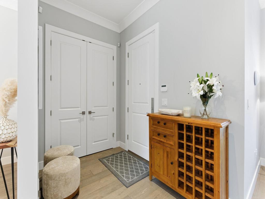 Listing Image for R3080493