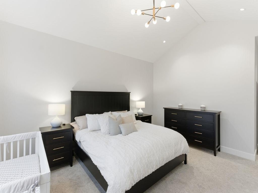 Listing Image for R3080493