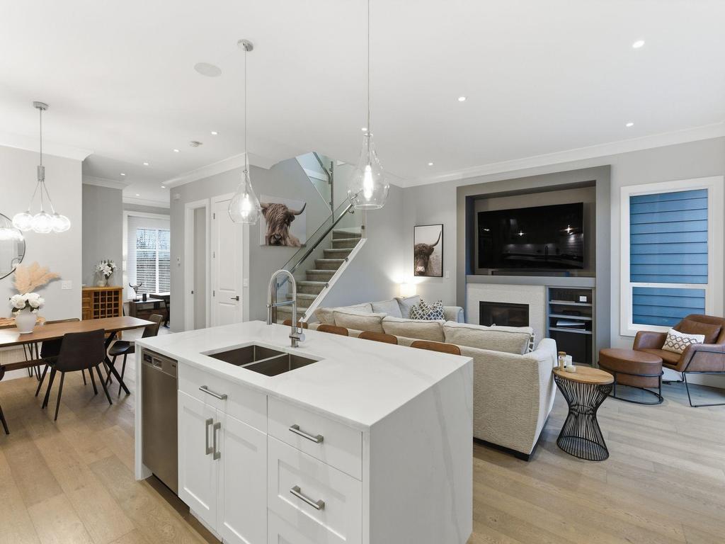 Listing Image for R3080493