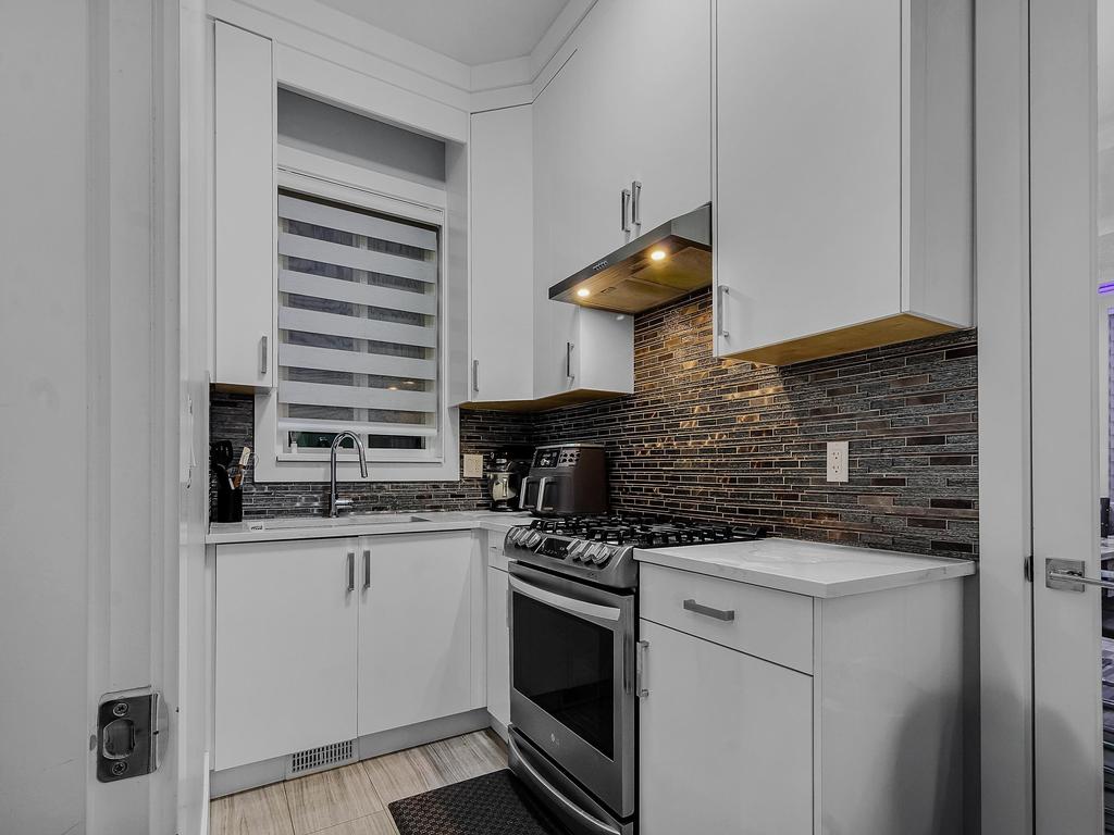 Listing Image for R3080498