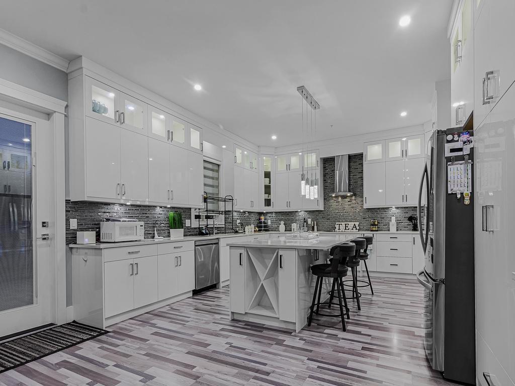 Listing Image for R3080498