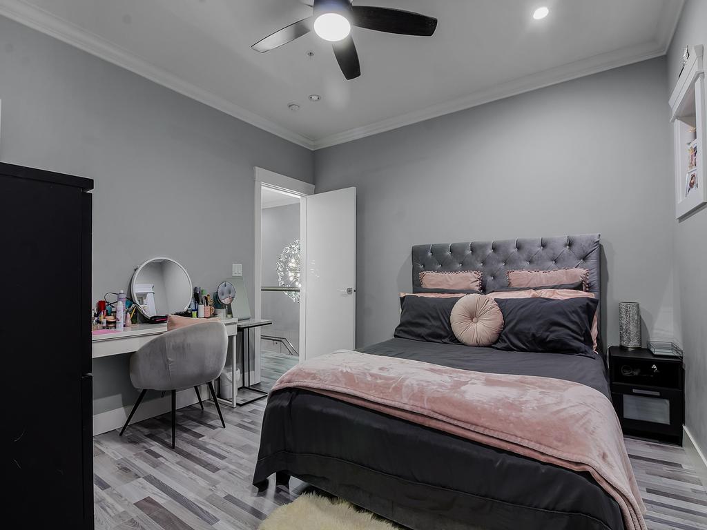 Listing Image for R3080498