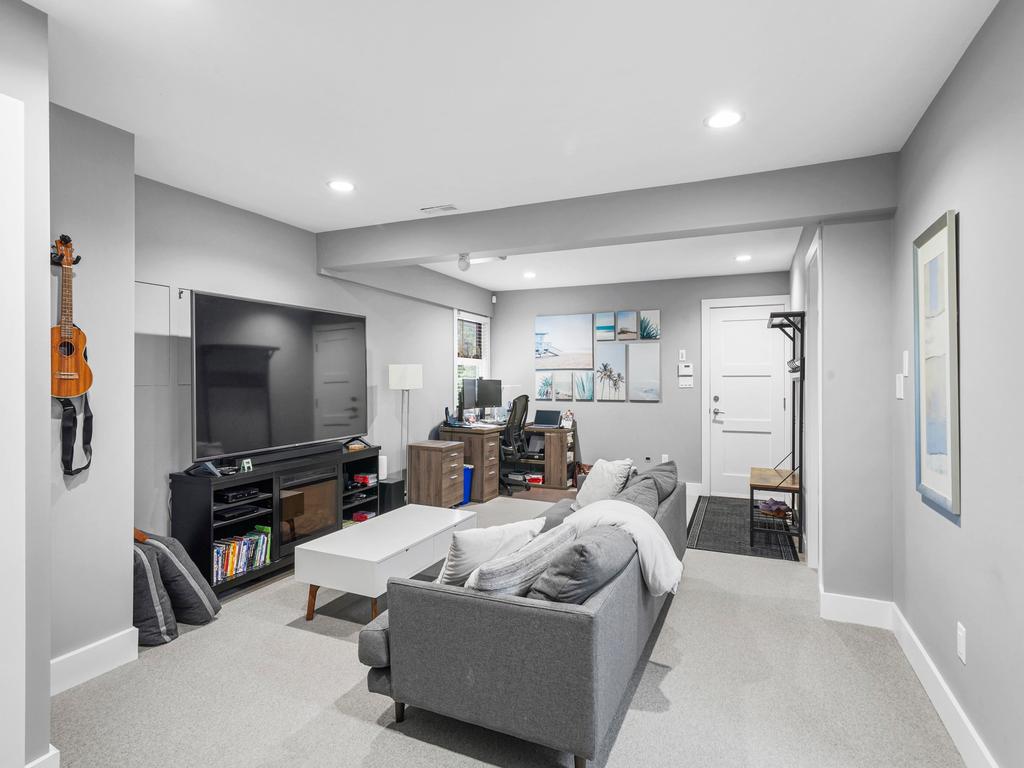 Listing Image for R3080556