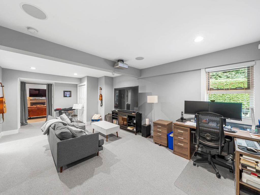 Listing Image for R3080556