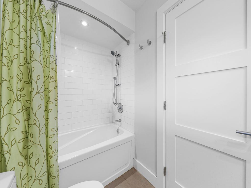 Listing Image for R3080556