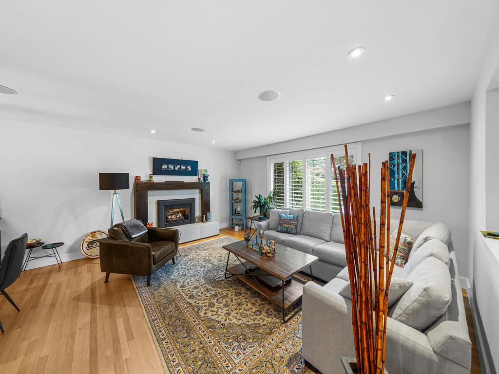 Listing Image for R3080556