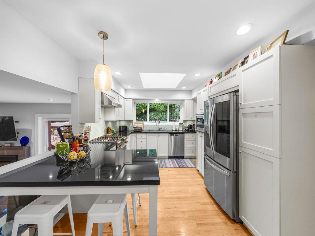 Listing Image for R3080556