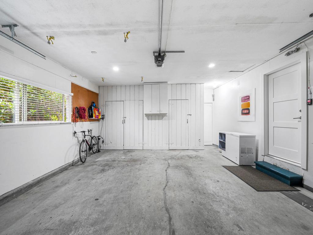 Listing Image for R3080556