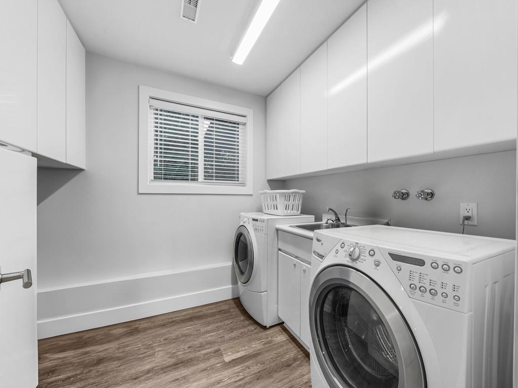 Listing Image for R3080556