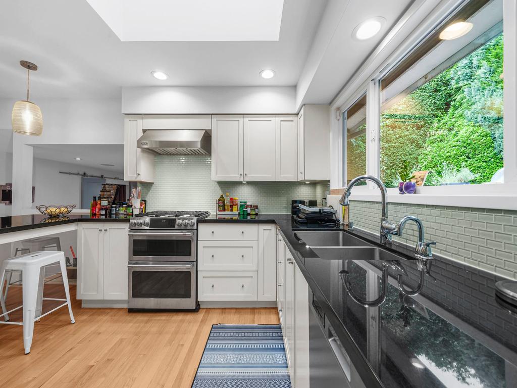 Listing Image for R3080556