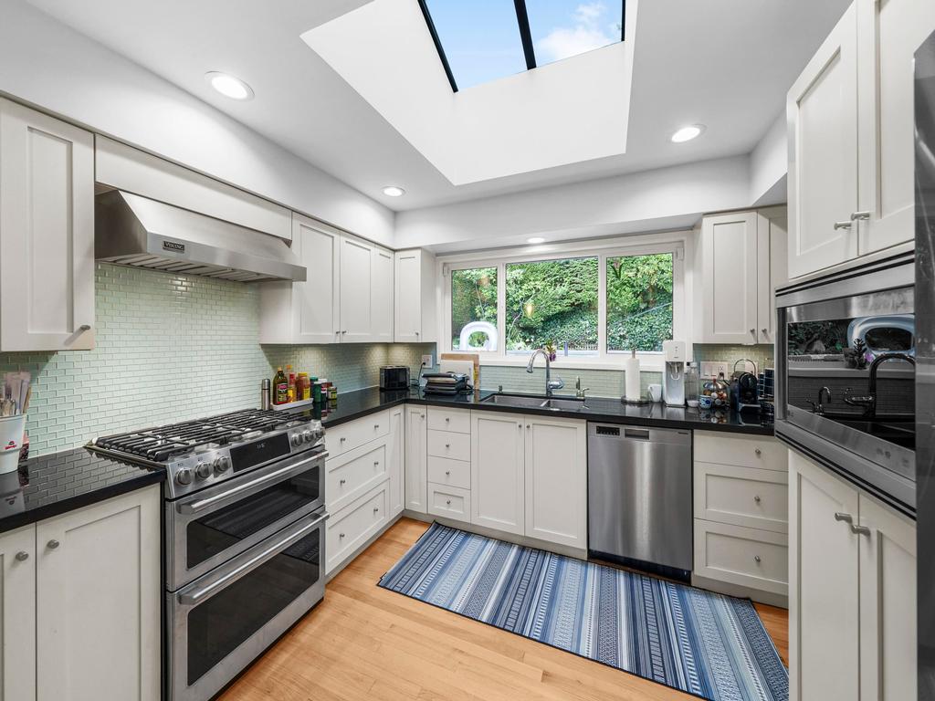 Listing Image for R3080556