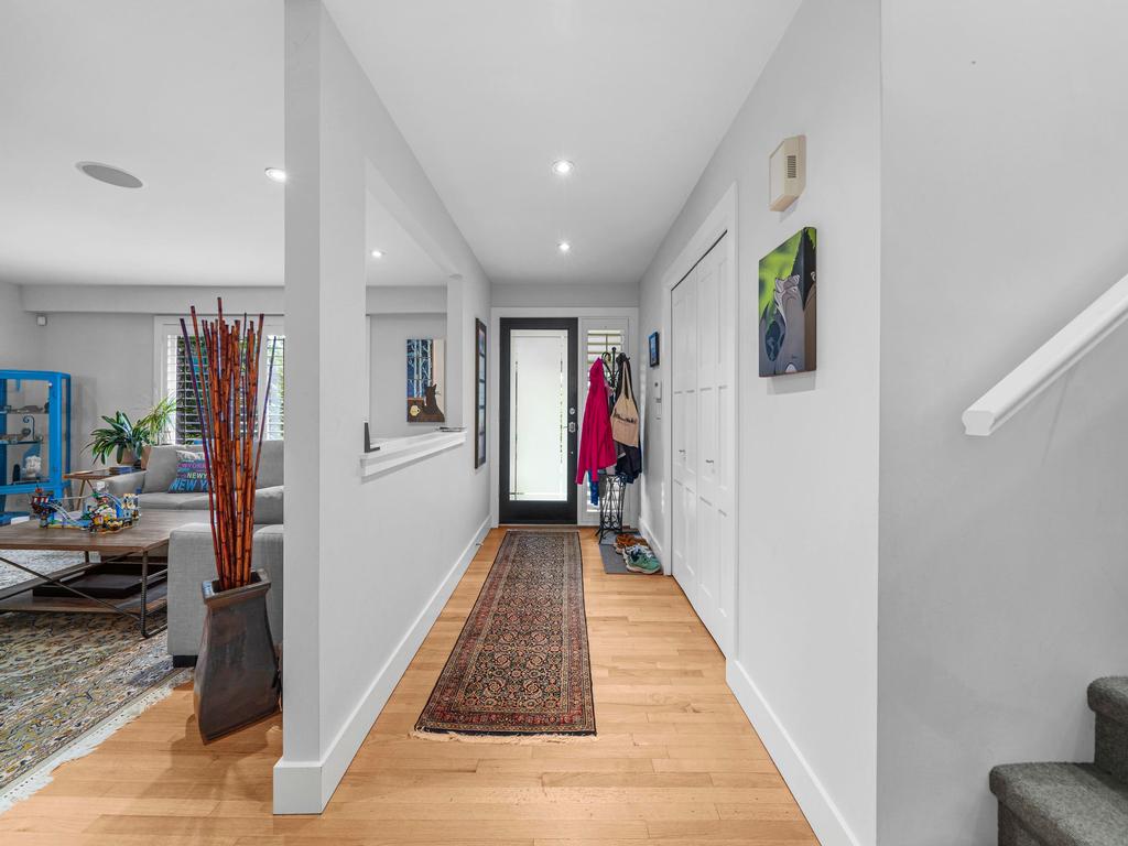 Listing Image for R3080556