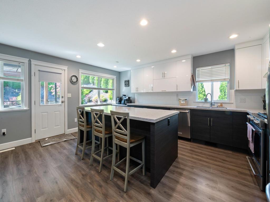 Listing Image for R3080557