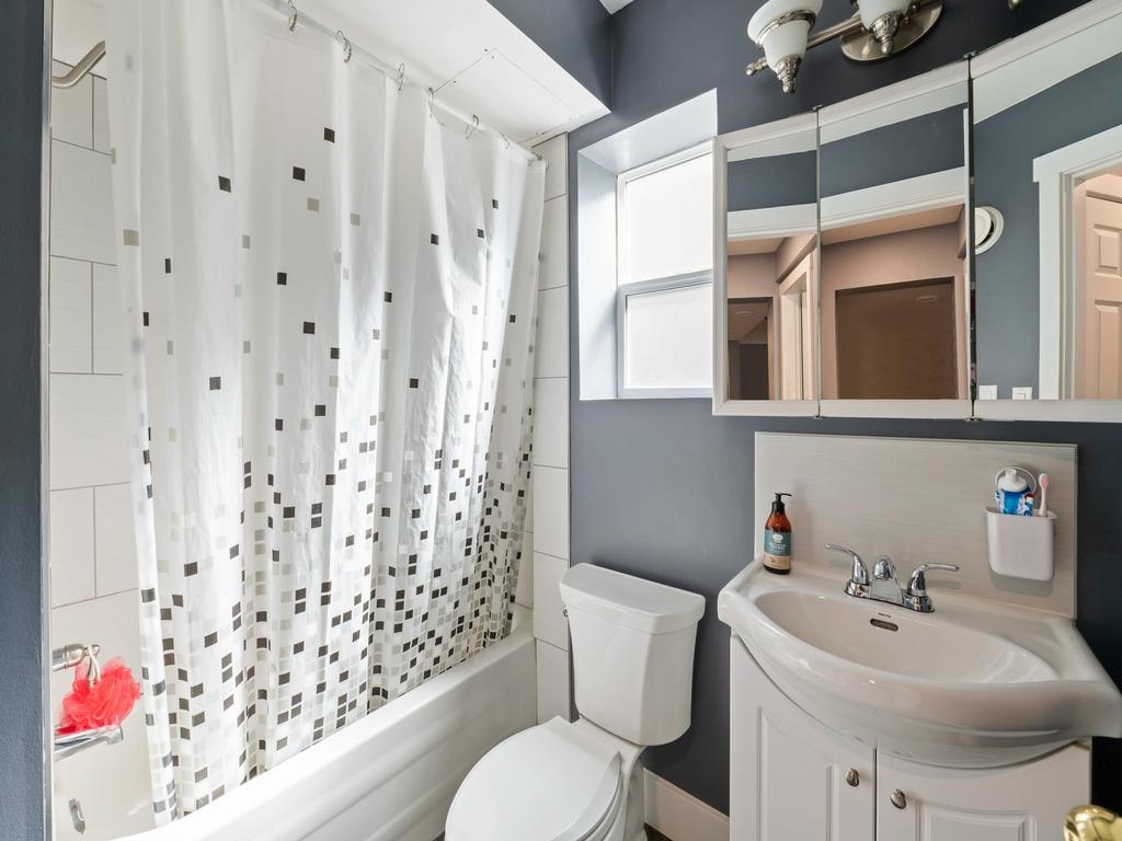 Listing Image for R3080557