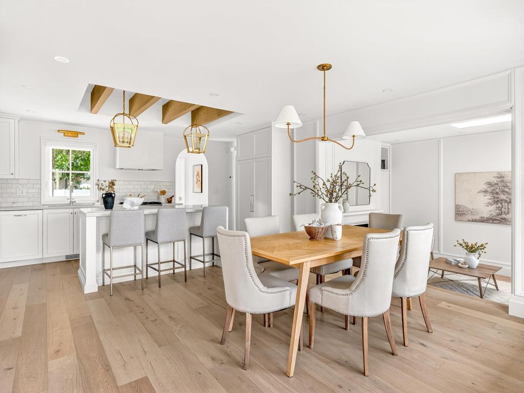 Listing Image for R3080559