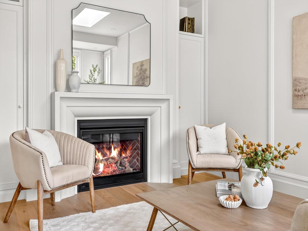 Listing Image for R3080559