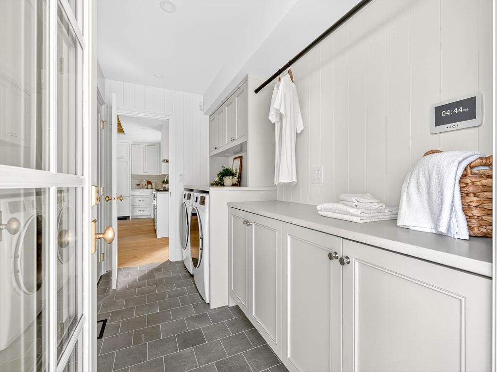 Listing Image for R3080559