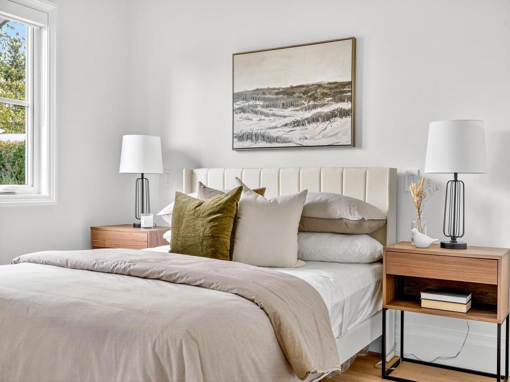 Listing Image for R3080559