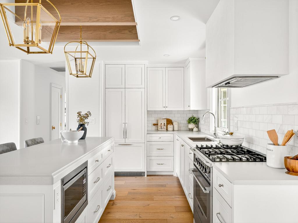 Listing Image for R3080559