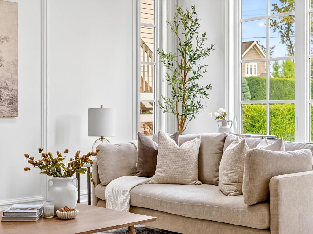 Listing Image for R3080559