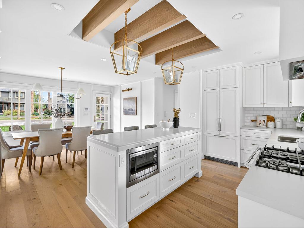 Listing Image for R3080559