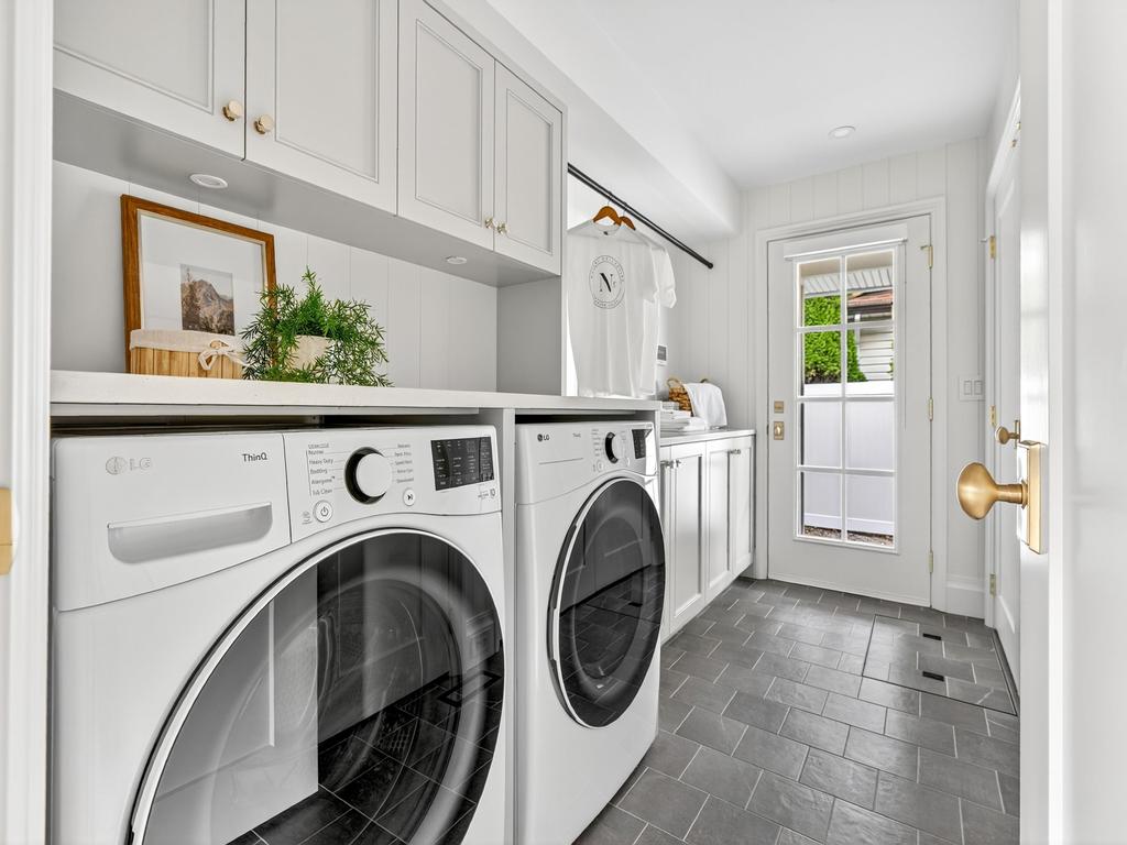 Listing Image for R3080559