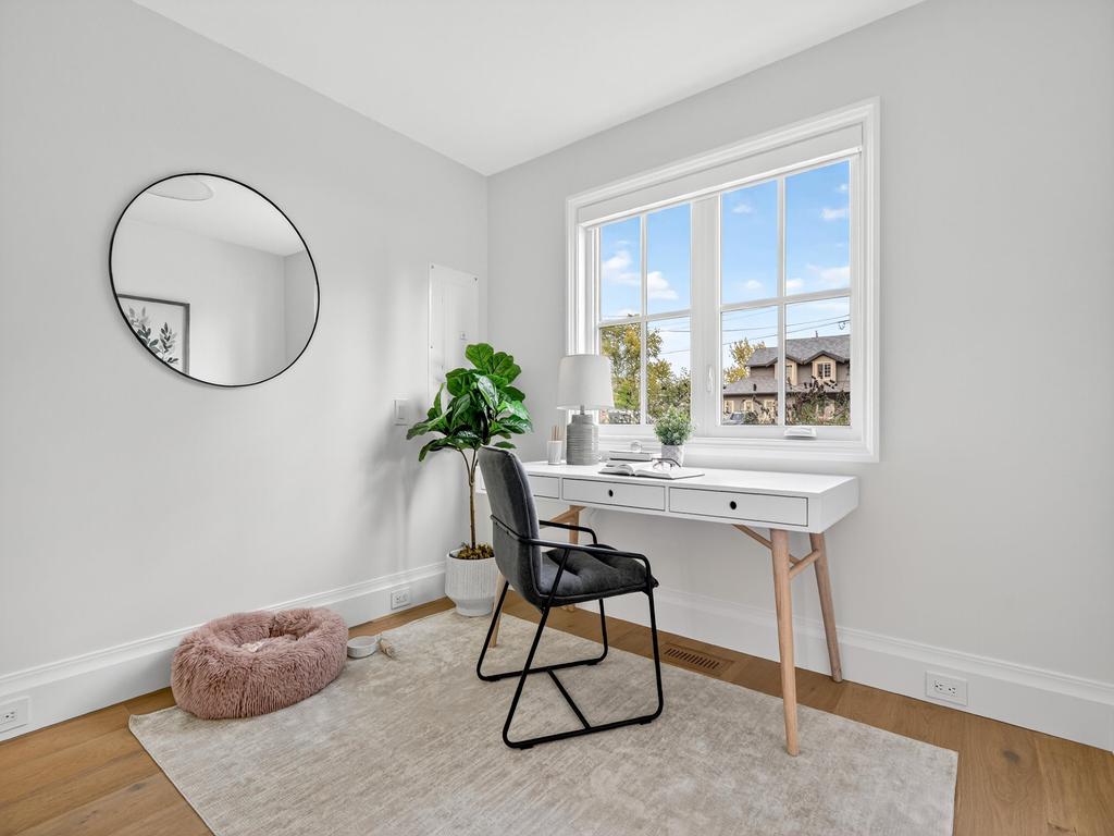 Listing Image for R3080559