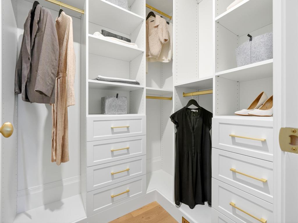 Listing Image for R3080559