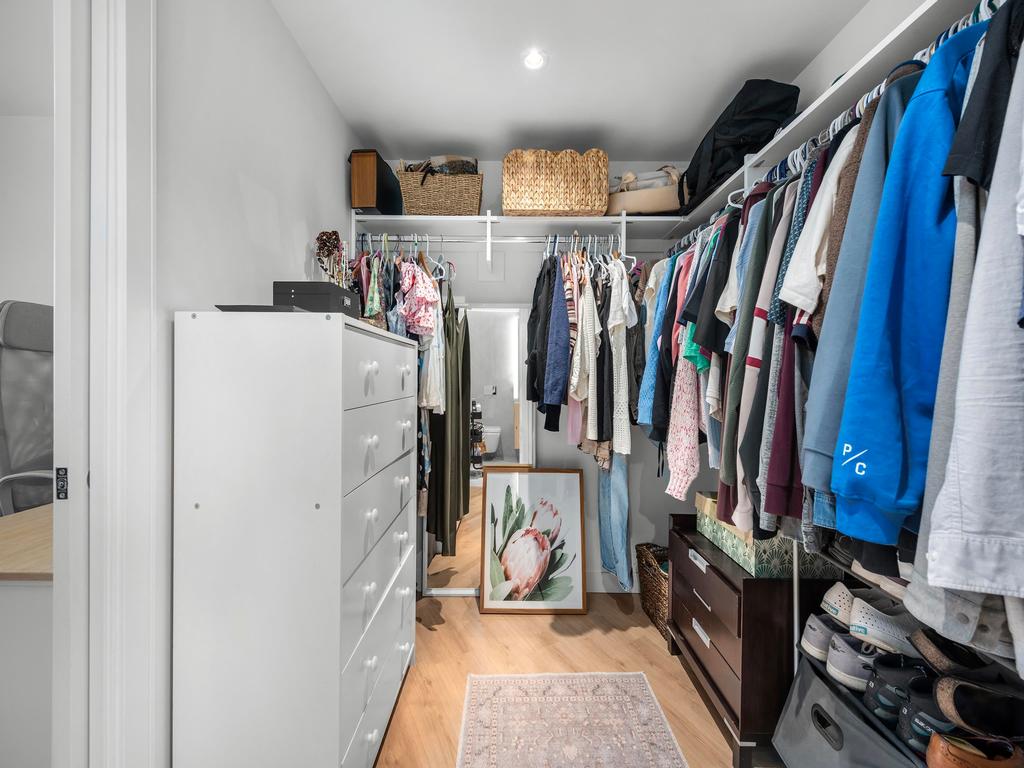 Listing Image for R3080568