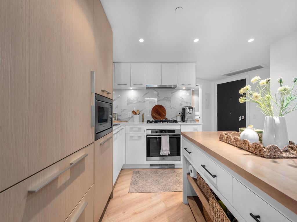 Listing Image for R3080568